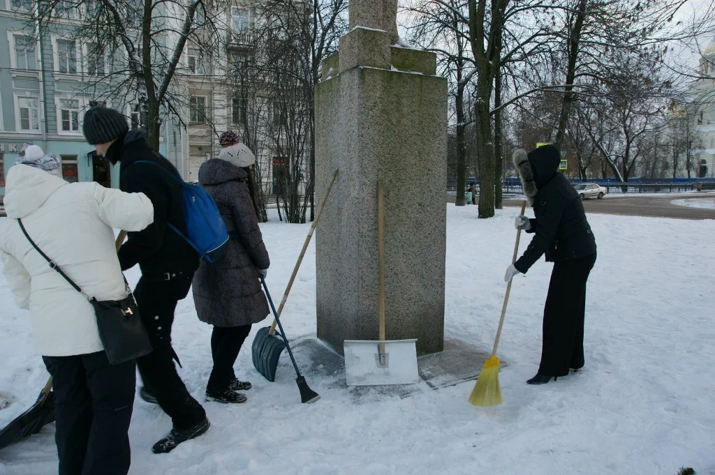 «Память». Акция по благоустройству памятных мест Кронштадта.